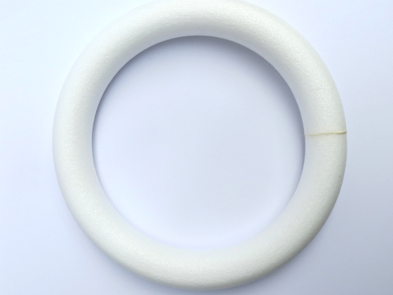 DIY Balloon Wreath Styrofoam Wreath Form