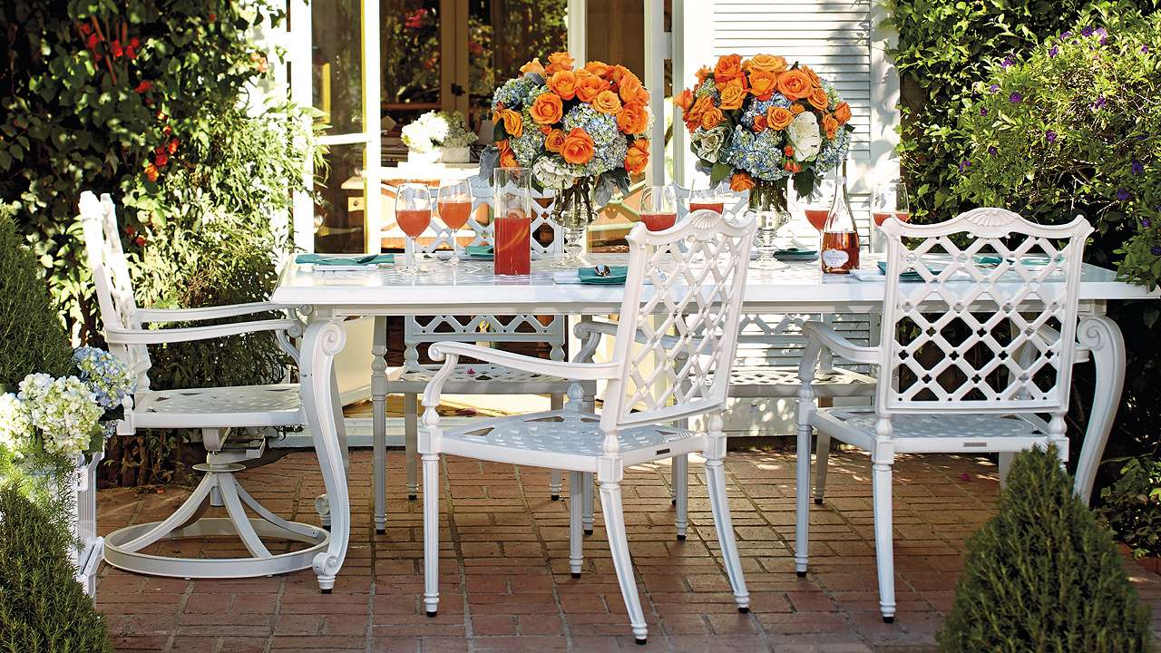Outdoor Living Spaces That Inspire Summer Entertaining