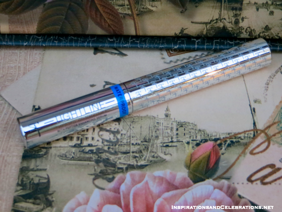 The Haute Holiday Fashion and Makeup Giveaway - It Cosmetics Tightline Lash Primer