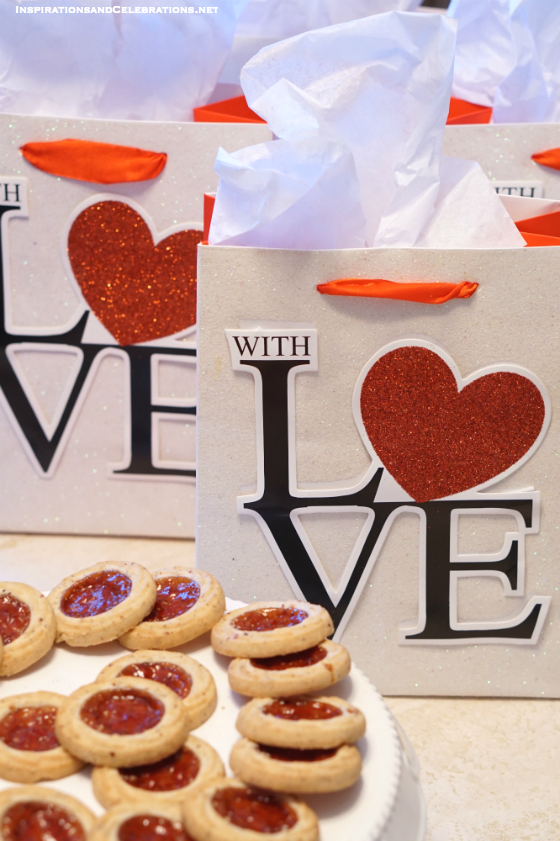 Trés Chic Entertaining Guide - I Love Paris Themed Valentine's Day Party