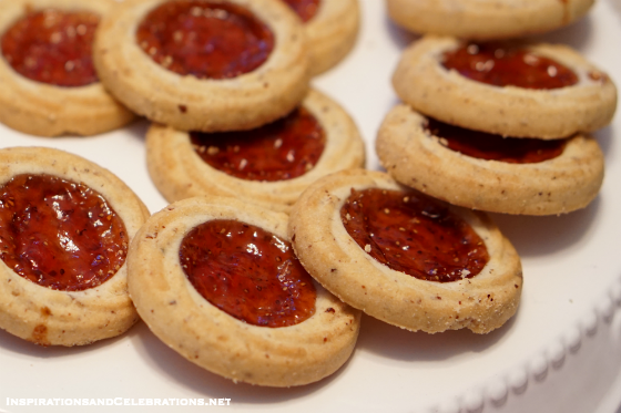 Trés Chic Entertaining Guide - I Love Paris Themed Valentine's Day Party