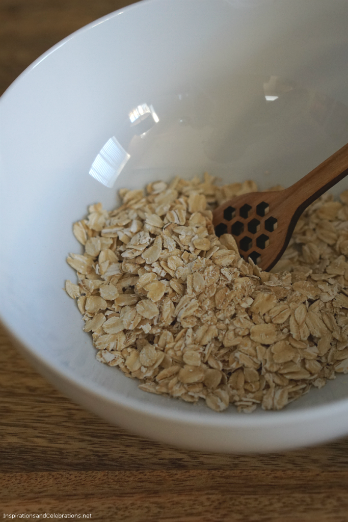 DIY Beauty Tutorial - Honey Oatmeal Body Scrub