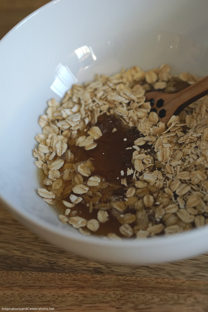 DIY Beauty Tutorial - Honey Oatmeal Body Scrub