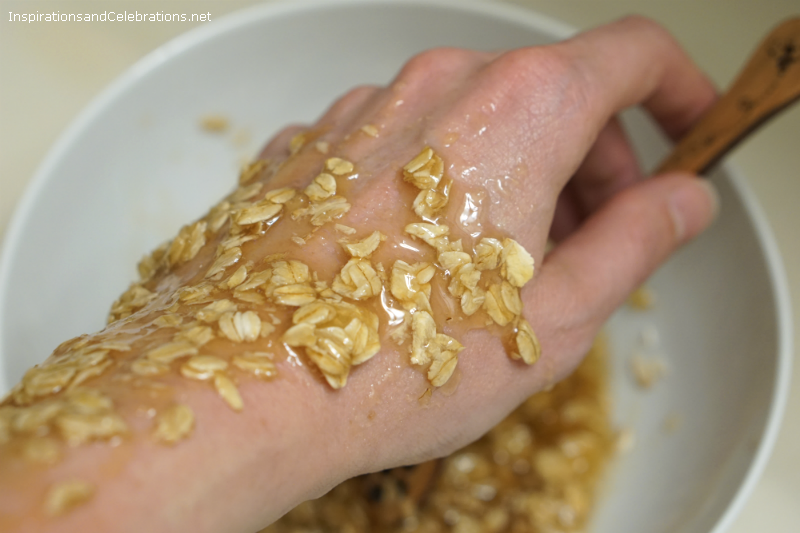 DIY Beauty Tutorial - Honey Oatmeal Body Scrub