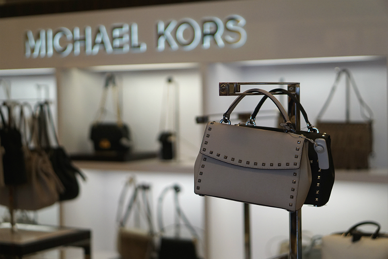 Back To School Shopping Guide and Giveaway - Fall Fashion and Beauty Trends