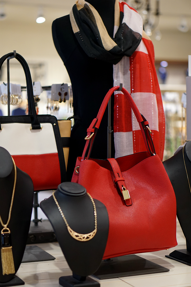 5 Must-Have Accessories For Transitioning From Summer To Fall