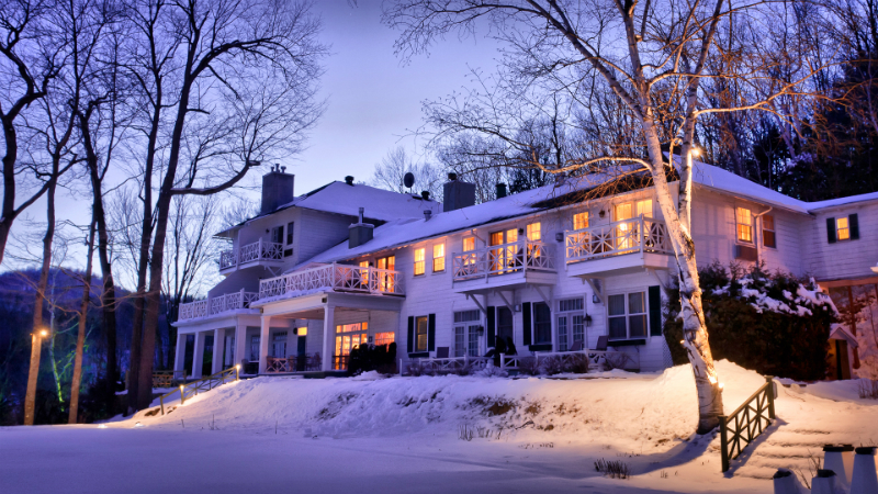 Winter Wonderland Resorts That Brighten Up The Holidays - Manoir Hovey