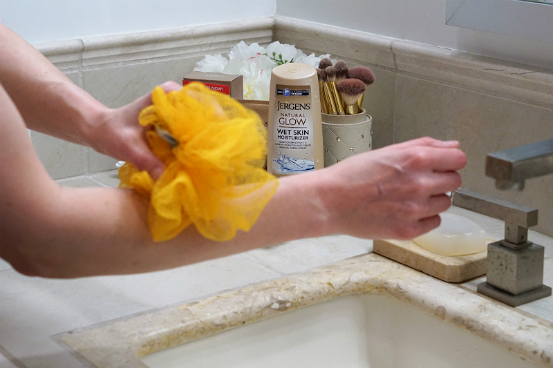 How To Get a Long-Lasting Natural Glow - Jergens Natural Glow