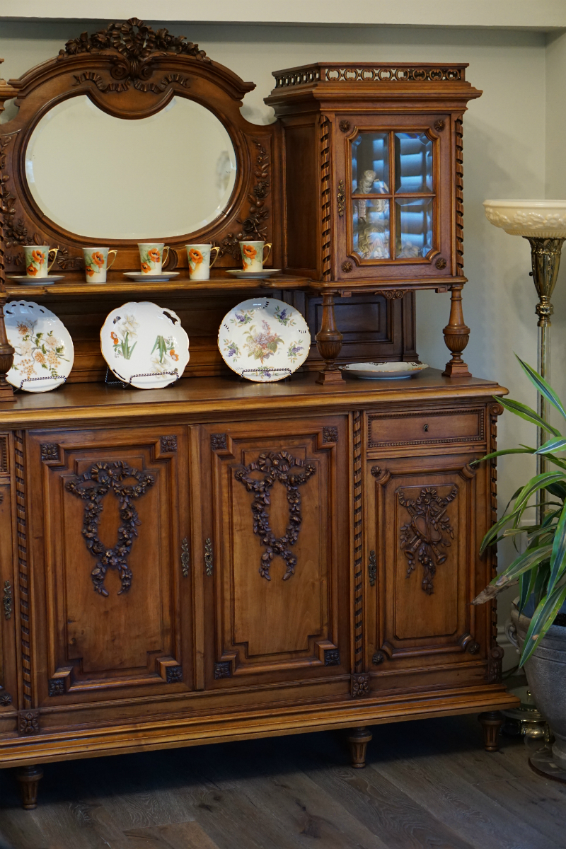 The Polite Gals' Guide To Being The Perfect House Guest