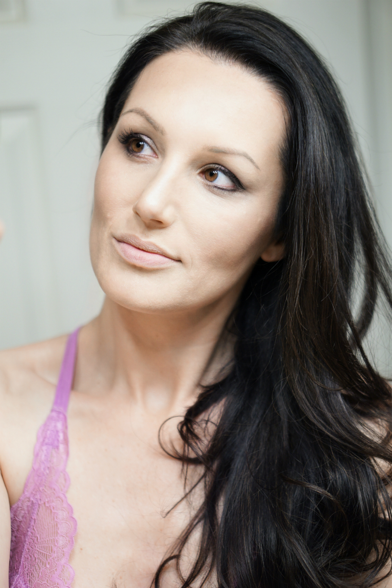 Glam Beauty Tutorial - How To Do Date Night Makeup