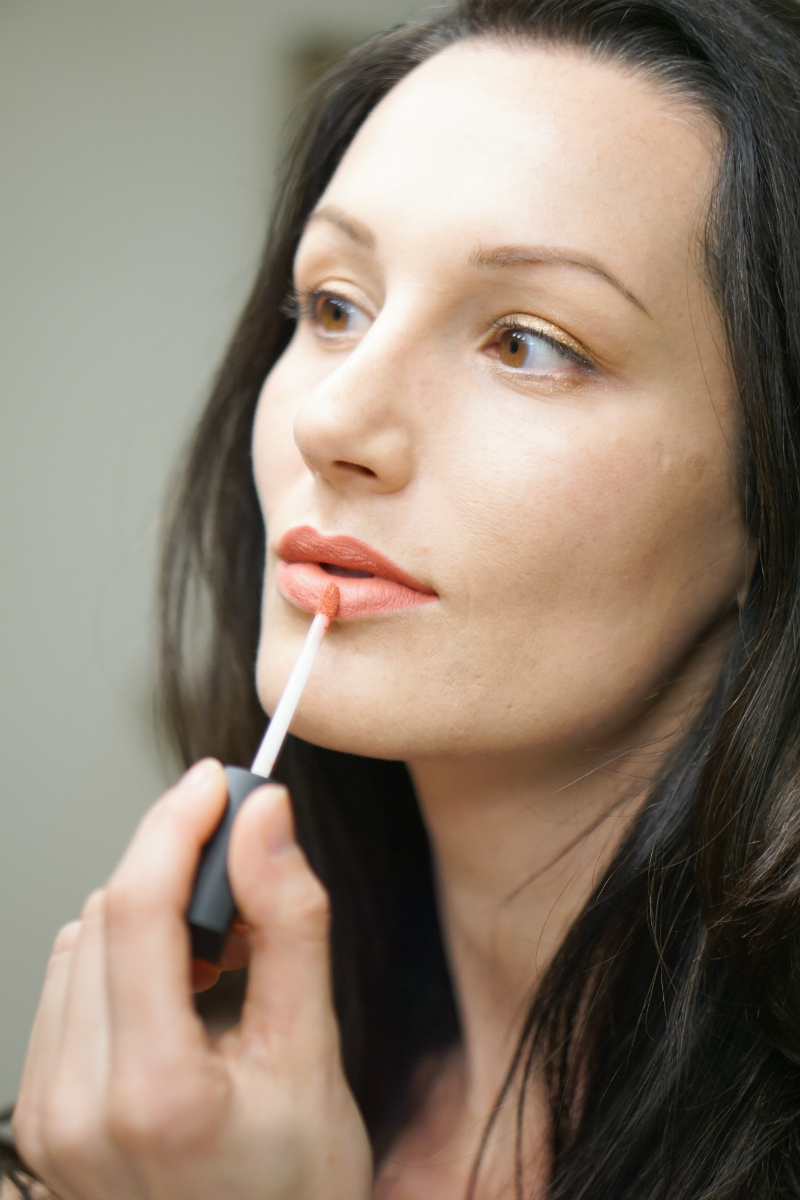 Camera-Ready Makeup Tutorial for Picture Perfect Selfies