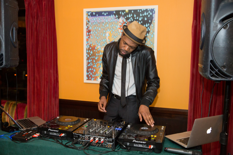 Entertaining Guide: Graffiti Glam Theme Holiday Dinner Party