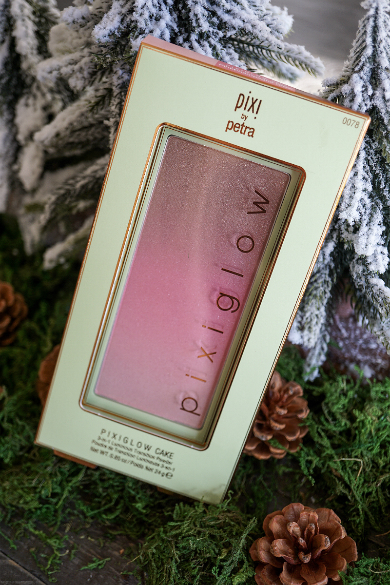 10 Stocking Stuffers That Glamorous Gals Would Love