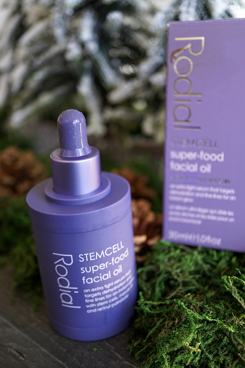 10 Stocking Stuffers That Glamorous Gals Would Love