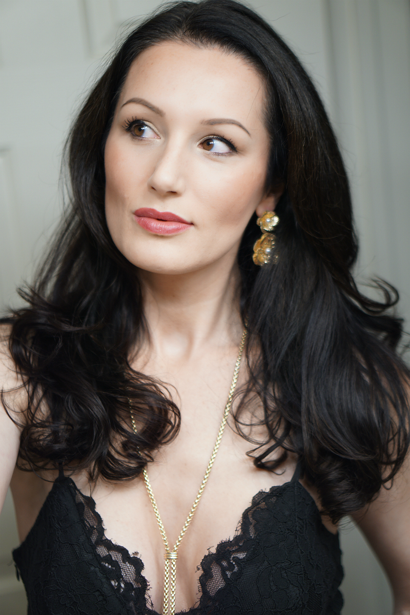 Holiday Beauty Guide: Pretty New Year's Eve Makeup in Just 20 Minutes