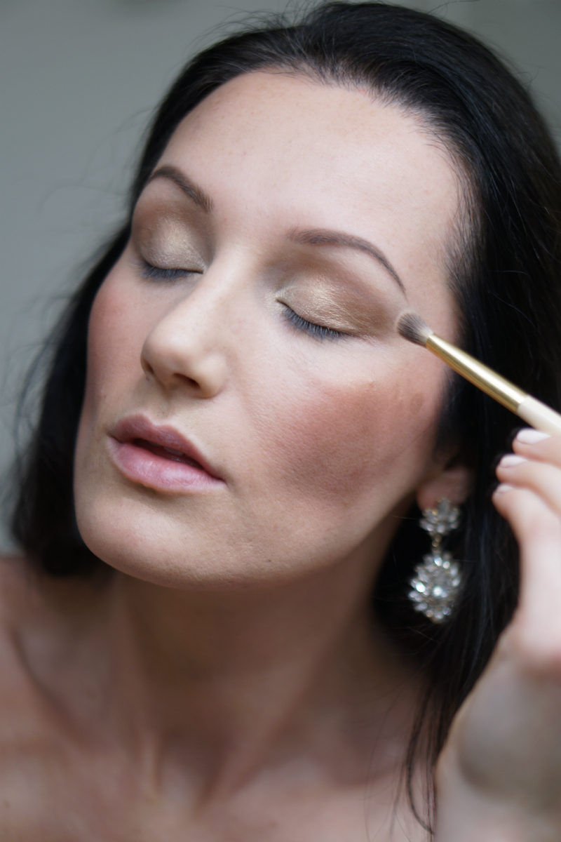 Holiday Beauty Guide: Pretty New Year's Eve Makeup in Just 20 Minutes