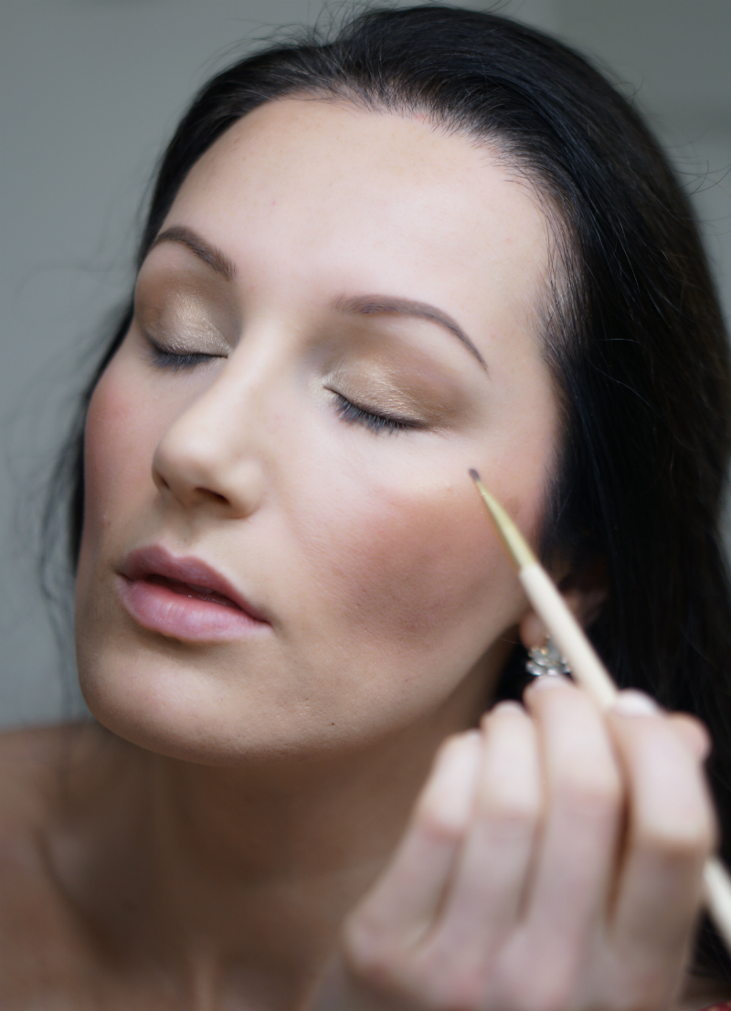 Holiday Beauty Guide: Pretty New Year's Eve Makeup in Just 20 Minutes