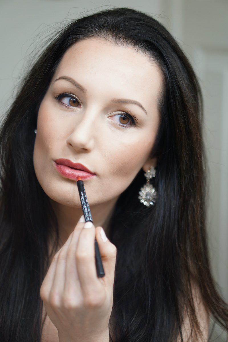 Holiday Beauty Guide: Pretty New Year's Eve Makeup in Just 20 Minutes