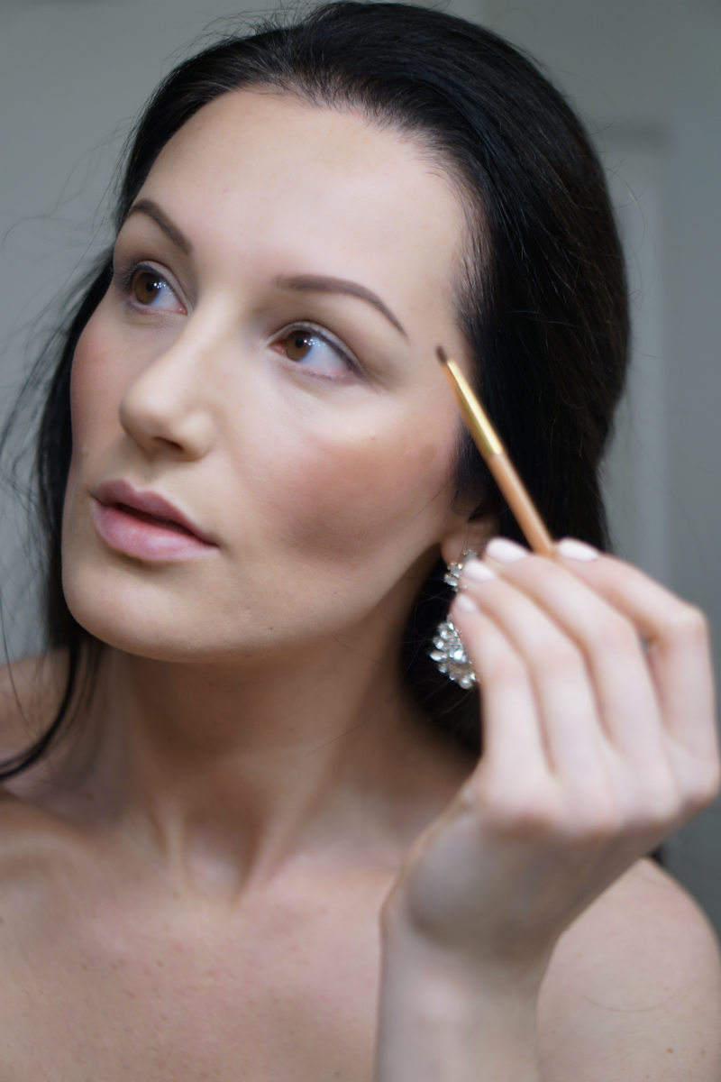 Holiday Beauty Guide: Pretty New Year's Eve Makeup in Just 20 Minutes