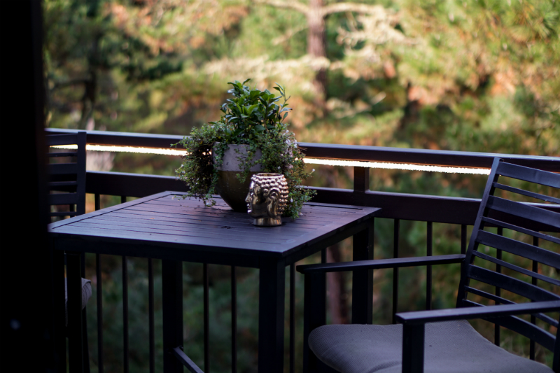 How To Decorate Your Home for The Holidays in Less Than an Hour