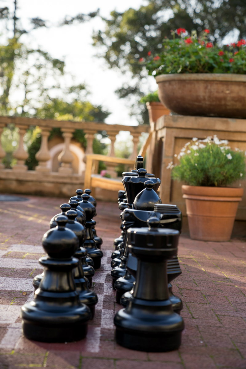 A Chic Winter Date Night Outfit That'll Go from Coffee & Bagels to Drinks & Dinner