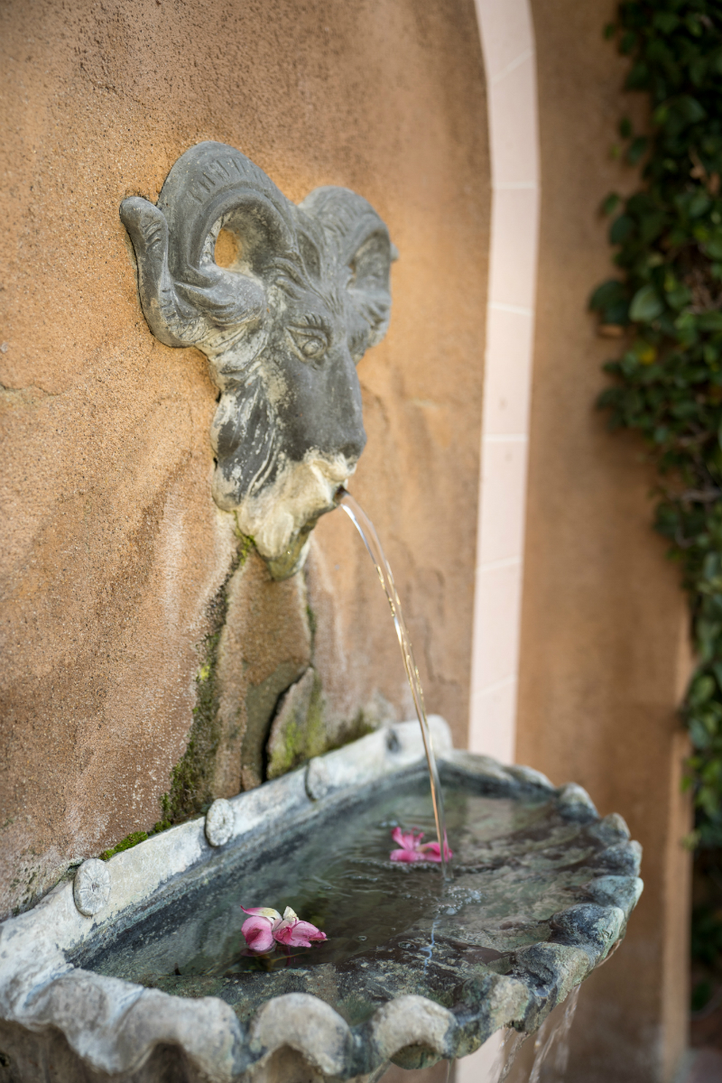 A Chic Winter Date Night Outfit That'll Go from Coffee & Bagels to Drinks & Dinner