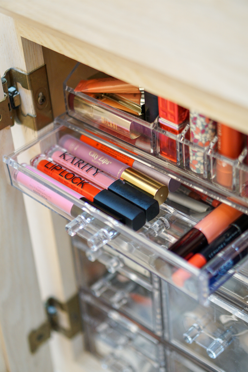 Pretty Bathroom Vanity Organization Ideas