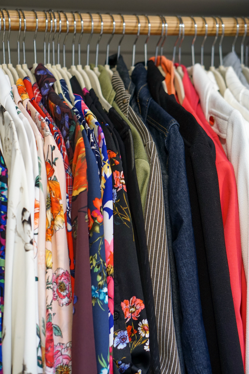 A Comparison of Popular Resale and Consignment Websites That Sell Your Fashion & Accessories