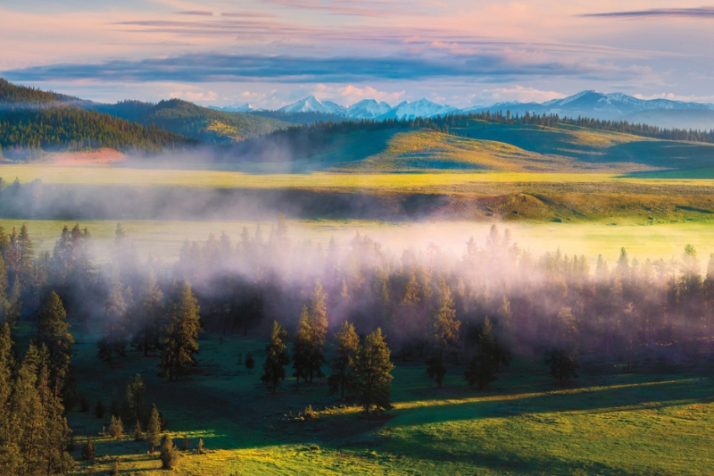 Embrace Autumn in Style 5 Luxury Hotels Offering Unforgettable Fall Experiences - Image Credit - The Resort at Paws Up