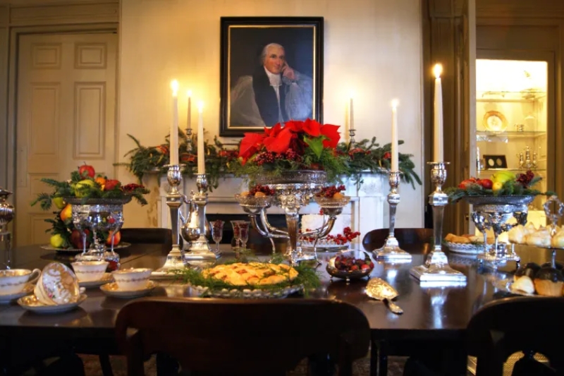 12 Dreamy Travel Destinations That Are Idyllic for Celebrating The Holidays - Charleston SC