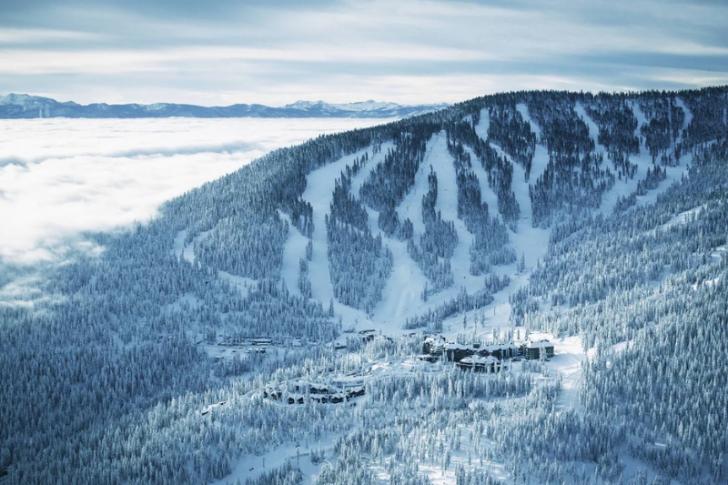 12 Dreamy Travel Destinations That Are Idyllic for Celebrating The Holidays - The Ritz-Carlton Lake Tahoe