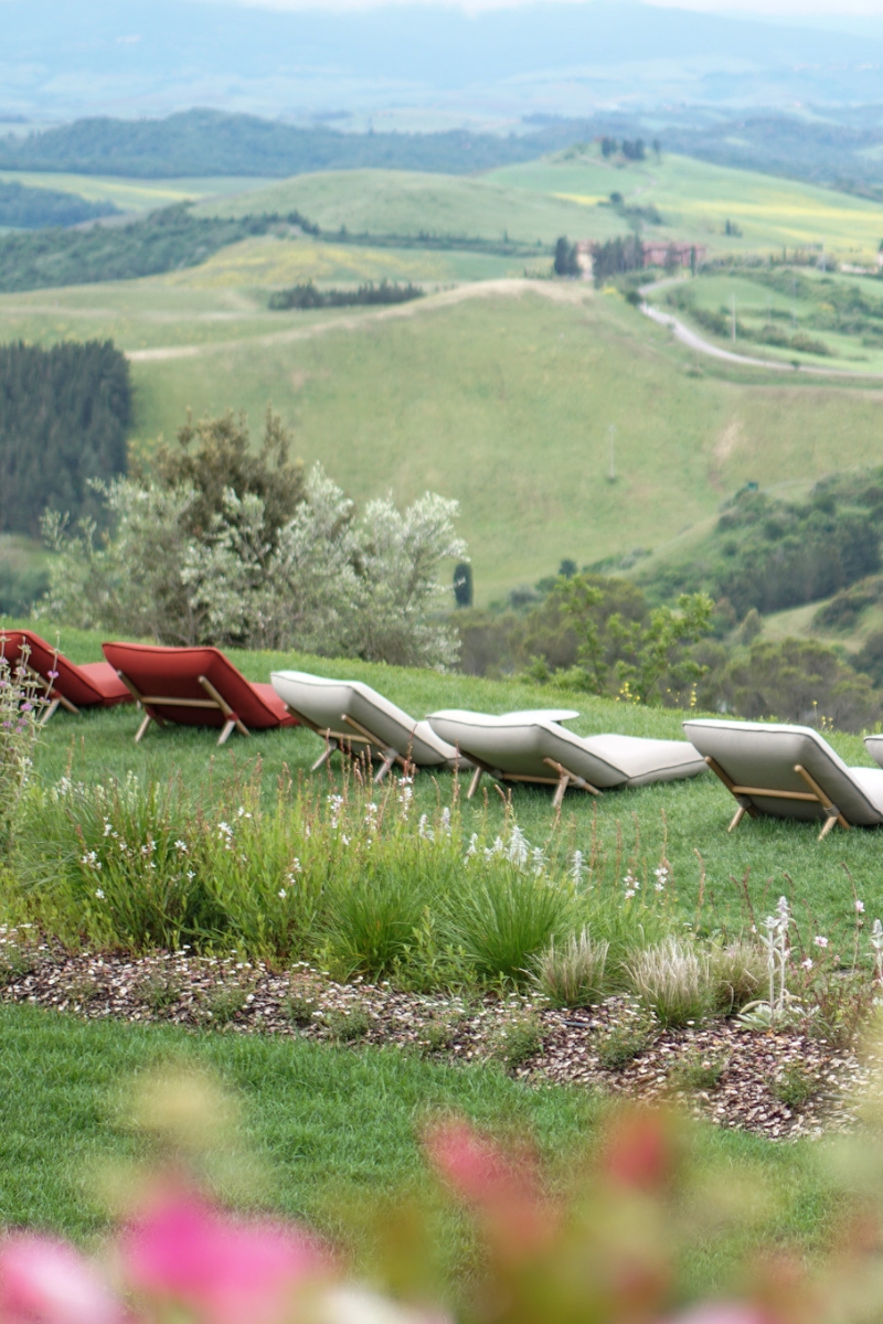 The Globetrotter's Secrets to Saving Money Traveling to Luxury Hotels & Top Destinations