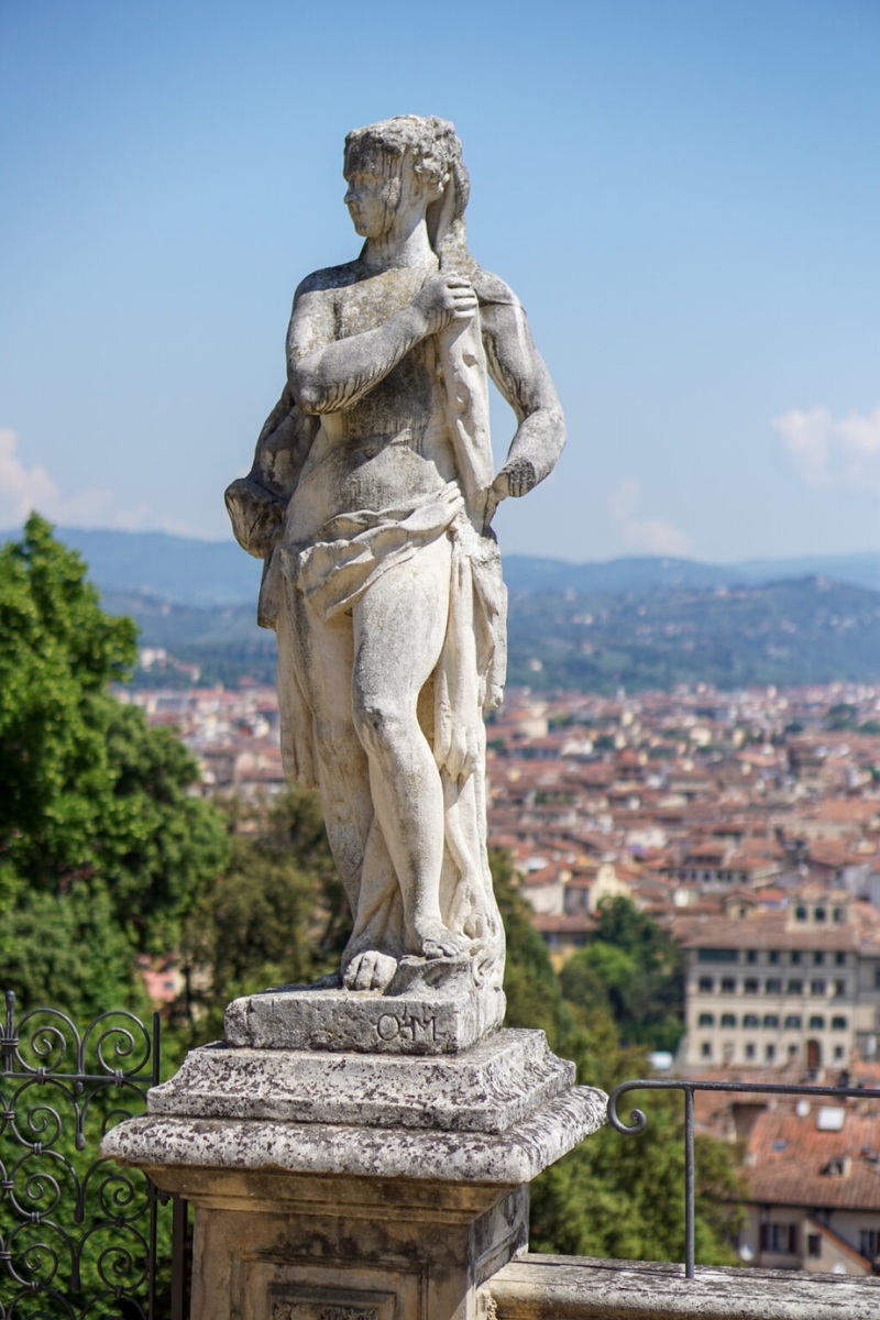 The Globetrotter's Secrets to Saving Money Traveling to Luxury Hotels & Top Destinations