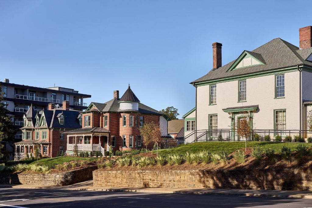 Zelda Dearest Hotel - Hurricane Helene Relief