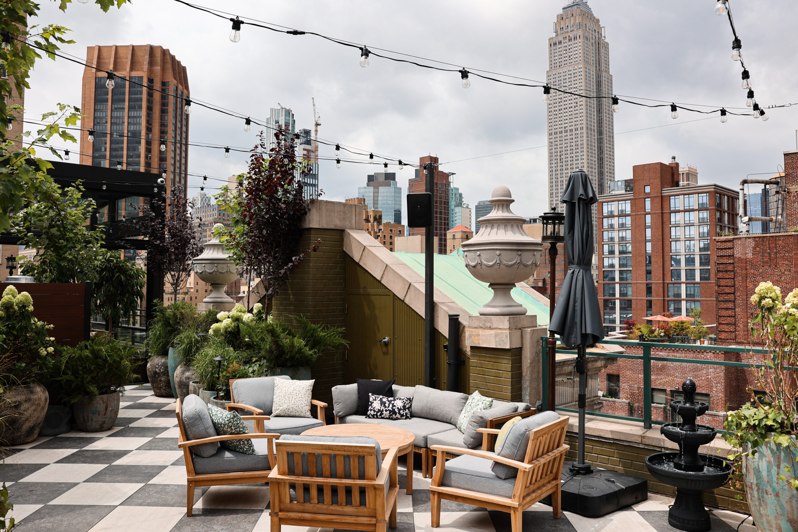 New Year's Eve Parties That Will Inspire You To Celebrate in Style Image credit Vintage Green Jose Portillo