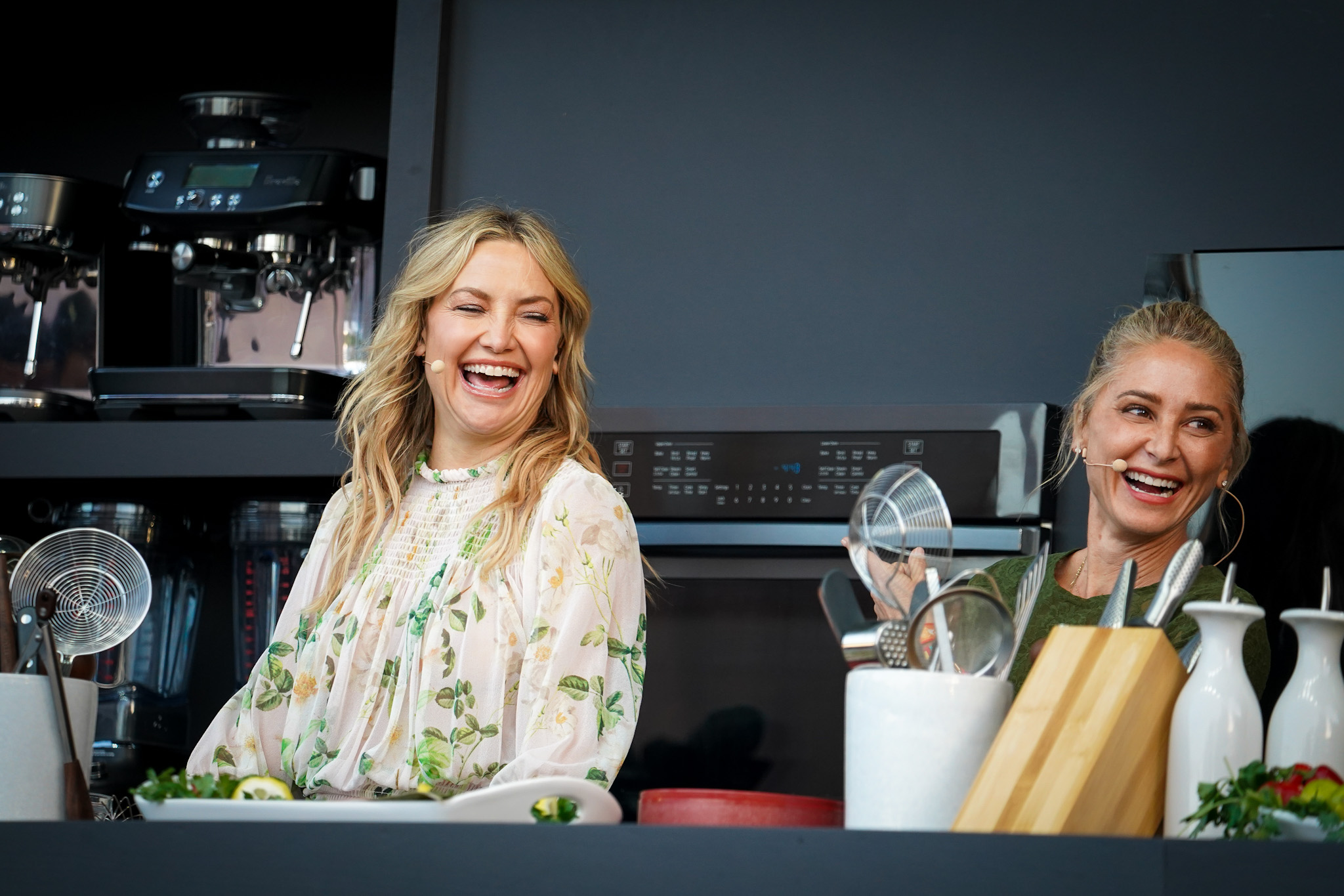 BottleRock Napa Valley Sizzles with Hot Performances by Justin Timberlake, Green Day, Benson Boone and More - Chef Brooke Williamson with Kate Hudson on Williams-Sonoma Stage Image credit Christina-Lauren Pollack