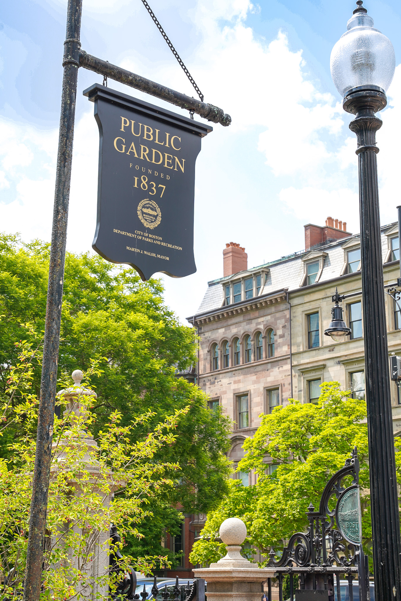 Discover The Best of Boston: A Luxury Travel Guide to New England's Historic Charm & Modern Elegance - Boston Public Garden