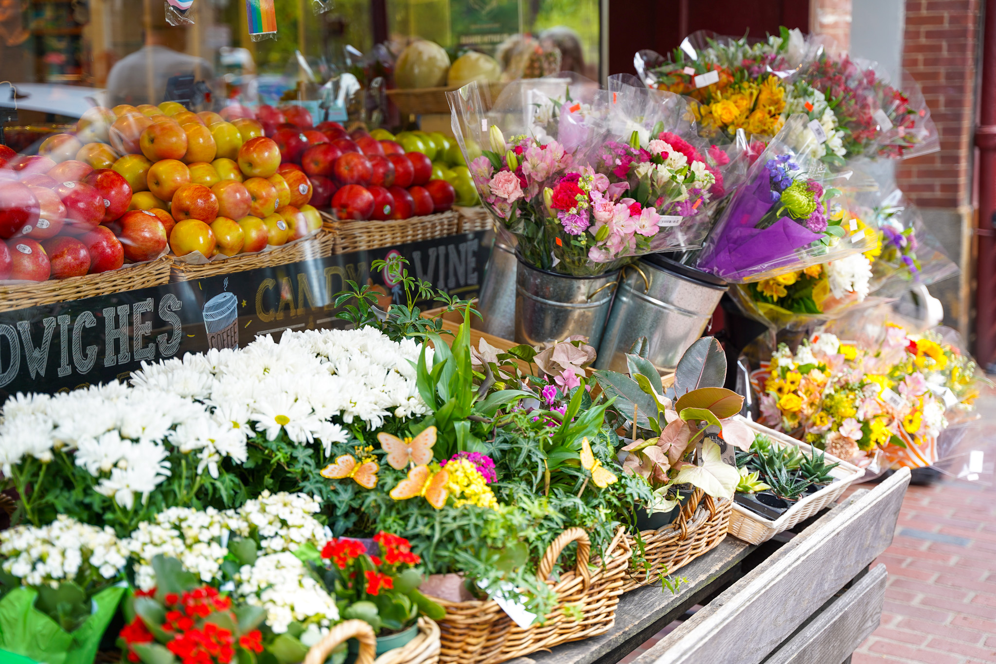 Discover The Best of Boston: A Luxury Travel Guide to New England's Historic Charm & Modern Elegance - DeLuca's Market Boston